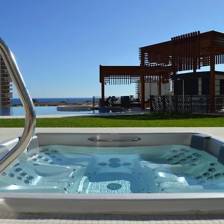 Sunset Drive Jacuzzi Apartment